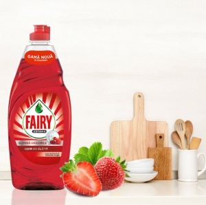 FAIRY Extra + Fructe de Padure Rosii  Течен препарат за съдове 650мл